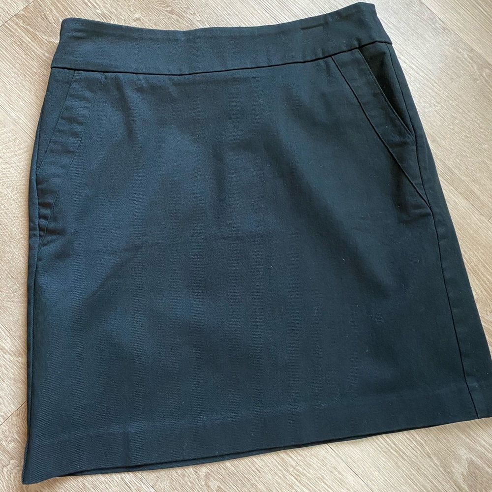 Loft black skirt with pockets